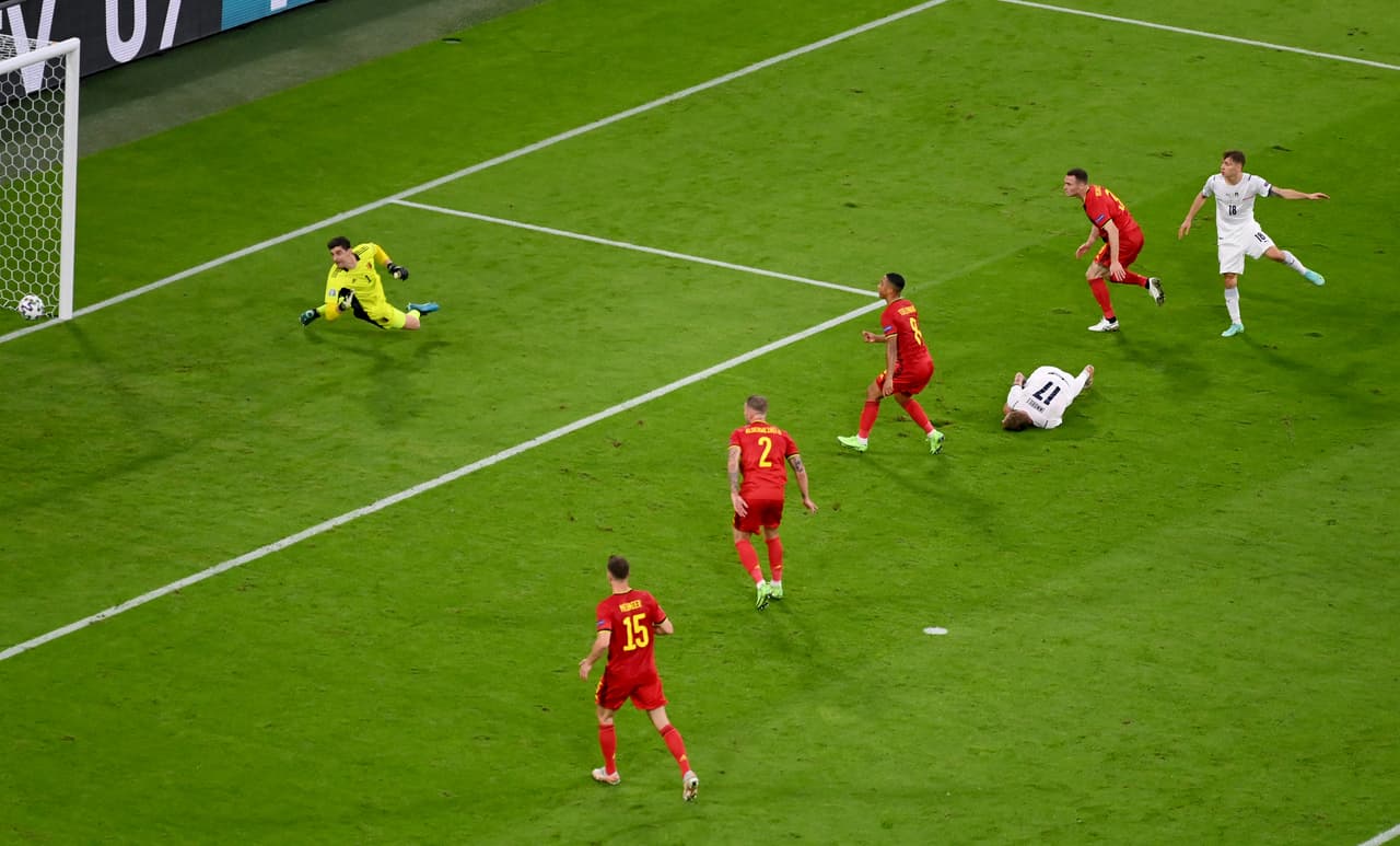 Con una extraordinaria primera parte, Italia consiguió tomar ventaja de dos goles y aunque Lukaku puso a Bélgica en el partido, los de Mancini supieron aguantar el marcador y meterse entre los cuatro mejores del torneo de naciones de la UEFA.