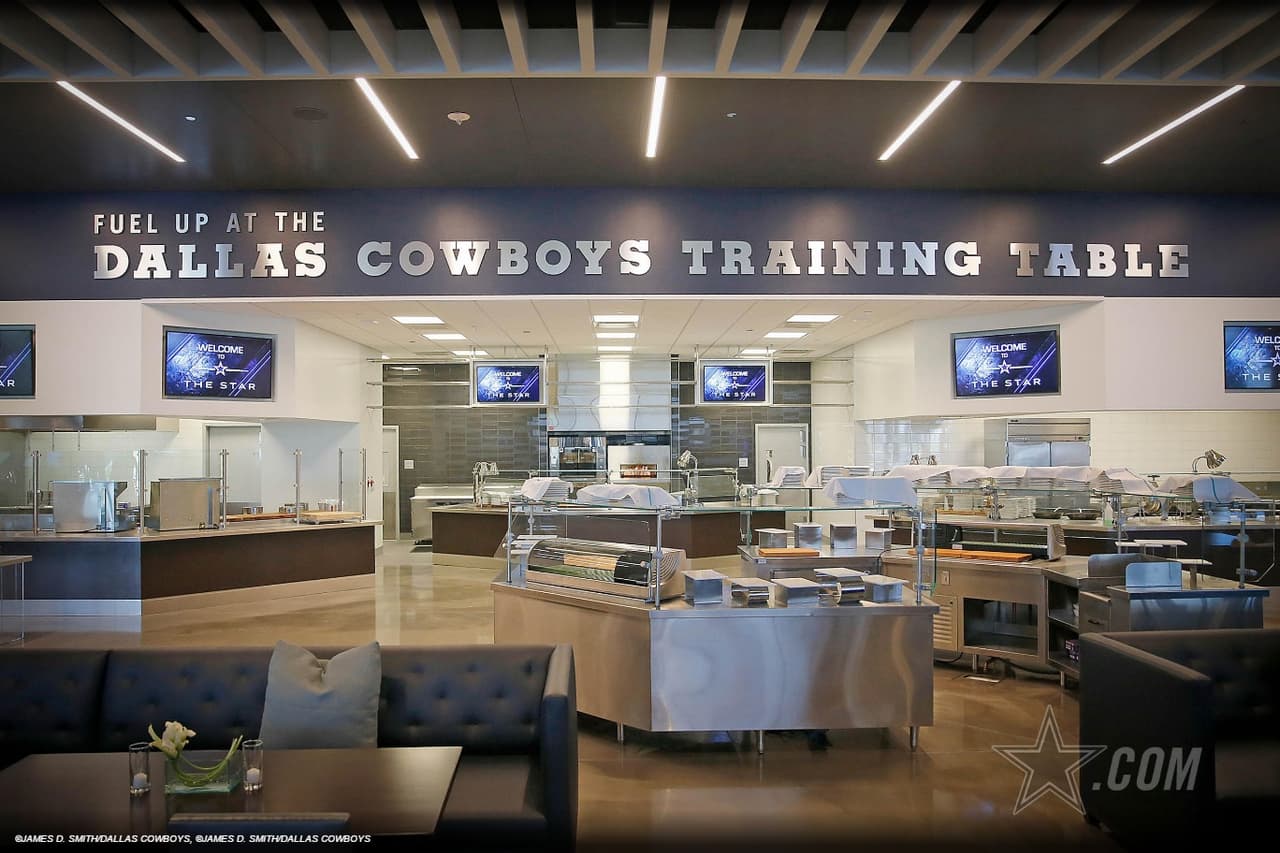 Los jugadores cuentan con un chef y con un comedor de primera.