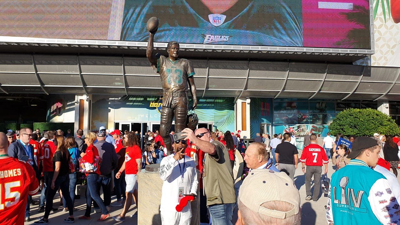 Así se vive el color en el Hard Rock Stadium de Florida previo al partido entre San Francisco 49ers y Kansas City Chiefs.