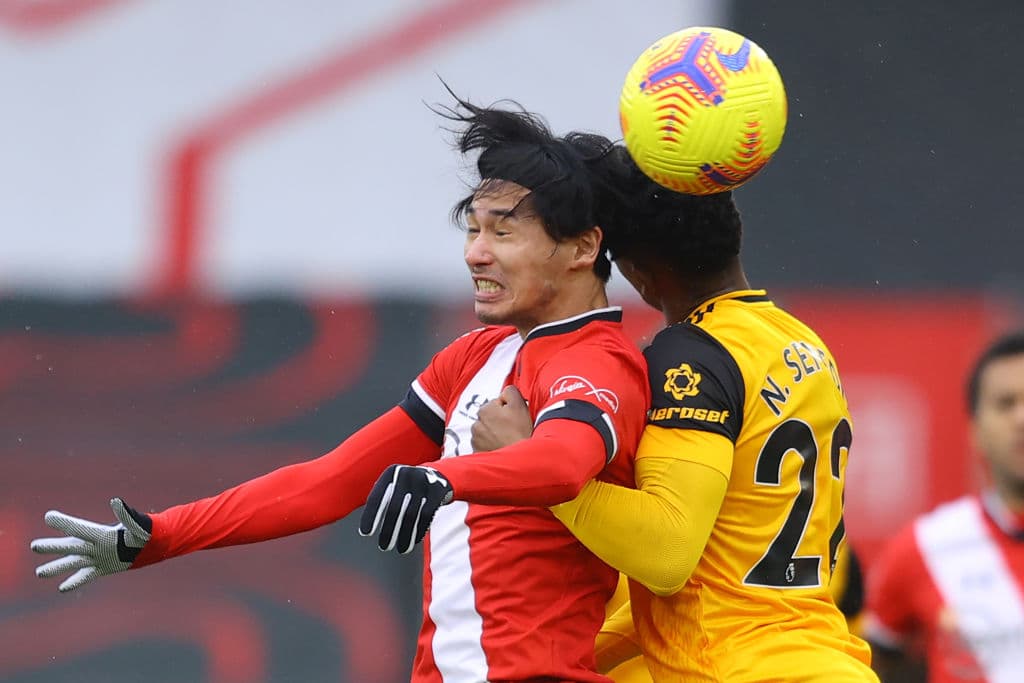 Wolverhampton se impone a Southampton 2-1 en la Premier League. Danny Ings se encargaba de poner arriba a su equipo, pero los Wolves remontaron y se llevaron el partido con goles de Rubén Neves de penal y, el segundo gol corrió a cargo de Pedro Neto al minuto 66 y ya escalan a la 12va posición de la tabla.