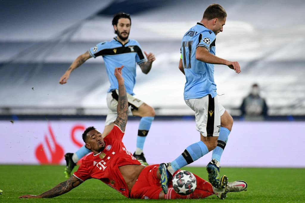 Bayern Munich golea a la Lazio 4-1 durante el partido de ida de la UEFA Champions League. Robert Lewandowsi abrió el marcador al minuto 9, seguido de Musiala al minuto 24 y Sané hizo lo propio al 42', al final, Acerbi, con autogol, marcaron la goleada sobre los de Inzaghi.