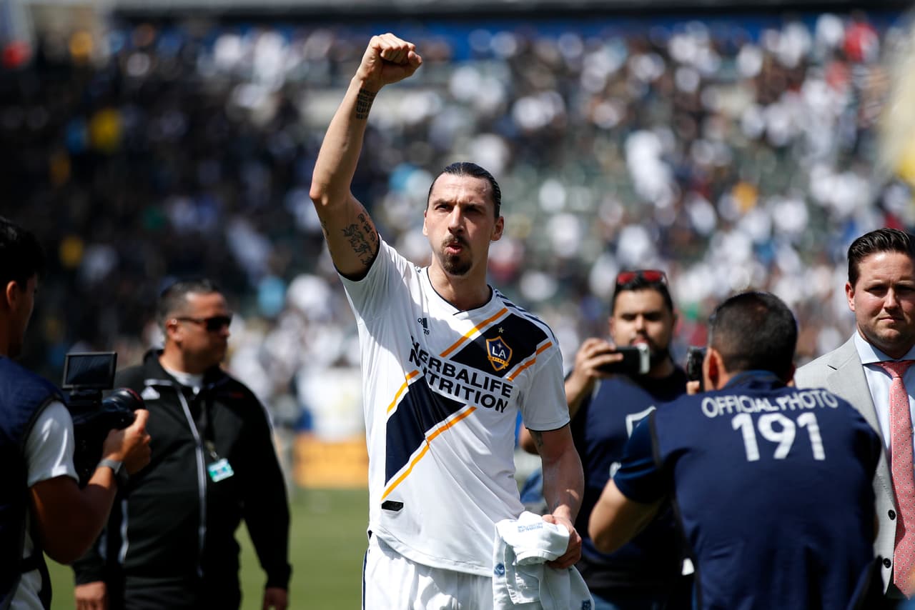 Zlatan, por su parte, es un crack consolidado que ha pasado por varios de los mejores equipos del mundo como Ajax, Juventus, Inter, Milán, Barcelona, PSG, Manchester United y ahora está en la MLS.