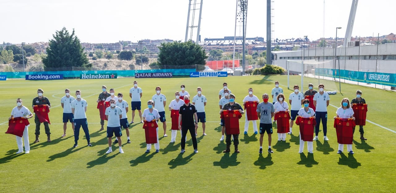 España se vacuna; UEFA descarta vacunación para la Euro