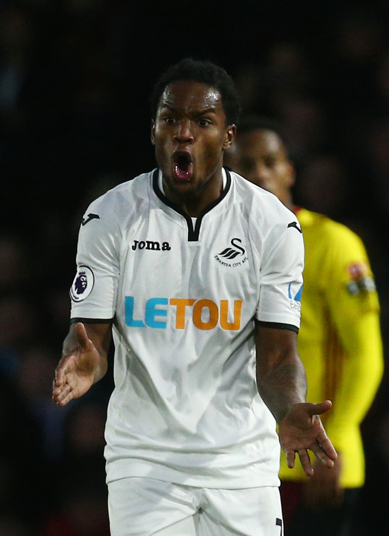 Fue cedido al Swansea City en el 2017, donde inclusive descendió de la Premier League.