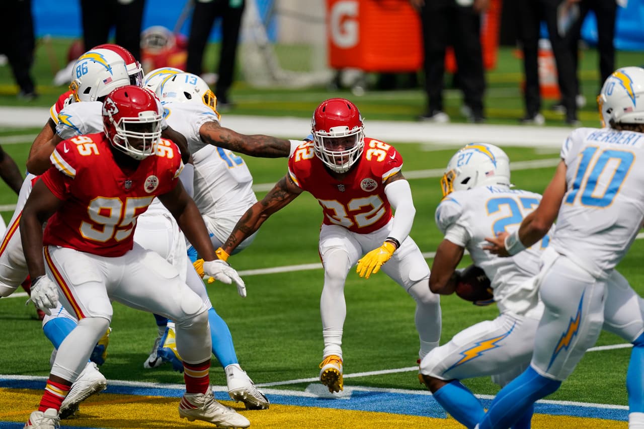 Kansas City sufrió pero venció a los Chargers en tiempo extra