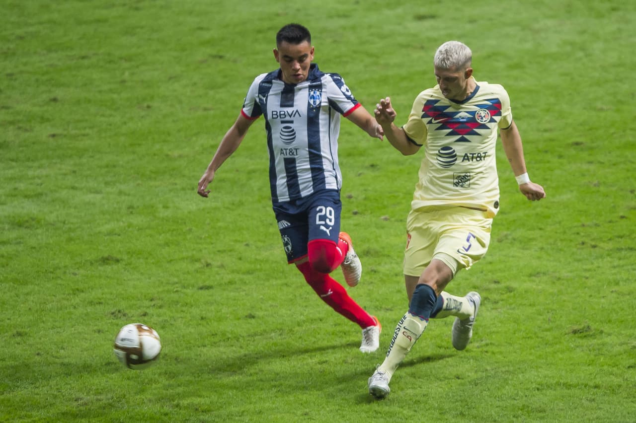 Cuando se fue al ataque, Charly Rodríguez lo apretó para evitar el peligro.