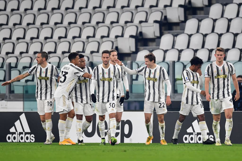Atalanta y la Juventus se van con empate durante la doceava jornada de la Serie A. Partido muy parejo donde Federico Chiesa ponia arriba a la Vecchia Signora al minuto 29, pero fue hasta la segunda mitad, cuando Remo Freuler al 57 puso el gol del empate.