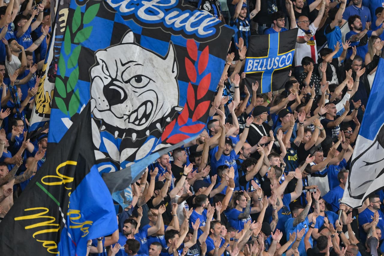 El show previo al inicio de la Final de la UEFA Champions League fue espectacular, la afición también da color al encuentro en Estambul.