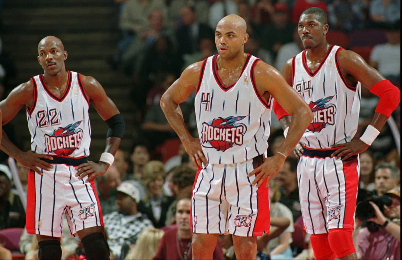 Otra de las figuras en la estelar película de los 90's fue el ala-pívot Charles Barkley, con pasado en los Phoenix Suns, Houston Rockets y Philadelphia 76ers.
