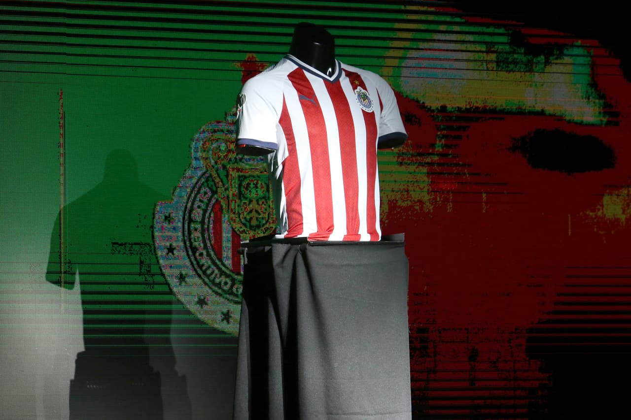 La prenda fue muy bien recibida por la afición del Rebaño Sagrado que manifestó su agrado en las redes sociales subrayando la limpieza, sobriedad y elegancia de la camiseta.