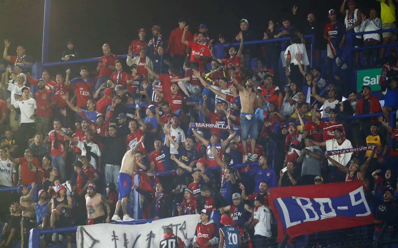 ¡Una pesadilla! Fans del Medellín son maltratados en Argentina