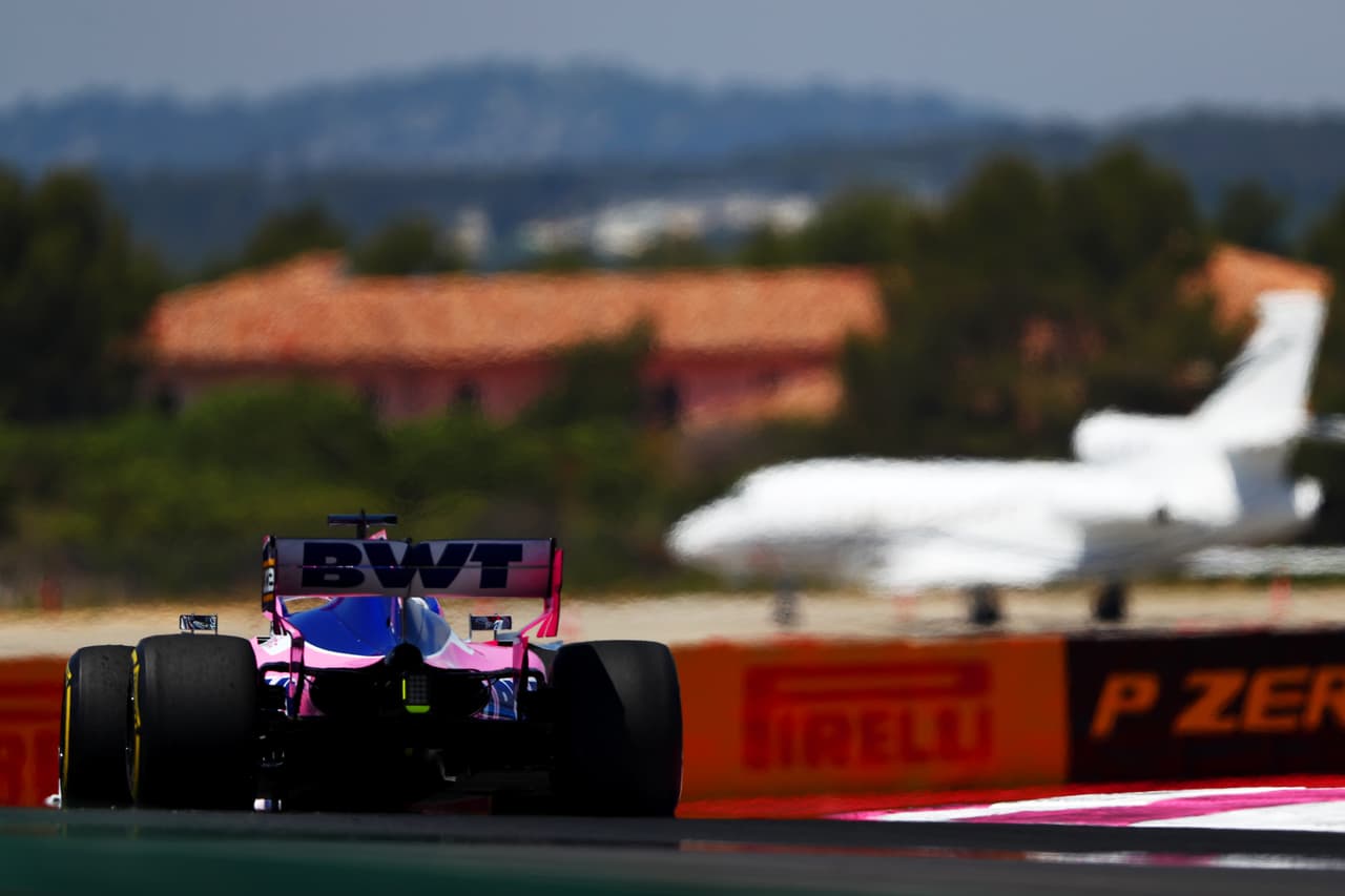 Este viernes la acción en el Gran Premio de Francia (Circuito Paul Ricard en Le Castellett) inició con las dos primeras sesiones de prácticas libres. Los autos de Mercedes volvieron a estar en lo más alto de la clasificación: Lewis Hamiton en la primera y Valtteri Bottas en la segunda. Por su parte, Sergio 'Checo' Pérez fue puesto 11 y 16, respectivamente.