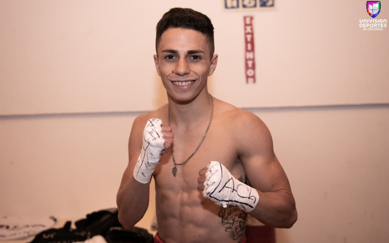 Agustín Mauro Gauto (10-0-0, 6KOs) de Argentina tuvo poco trabajo ante José Antonio Jiménez (20-10-1, 9KOs) de Colombia para capturar el título latino vacante de peso mosca de la OMB. Gauto mandó a Jiménez a la lona en el primer asalto, y el réferi, Fred Ghartey, dio por terminada la contienda.