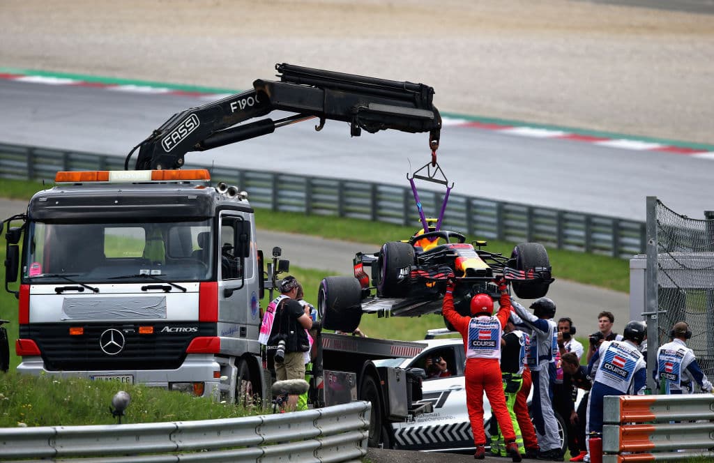 Esos temas serán algunos de los que tendrá que trabajar Redbull Racing para evitarse problemas en la pista durante la carrera.