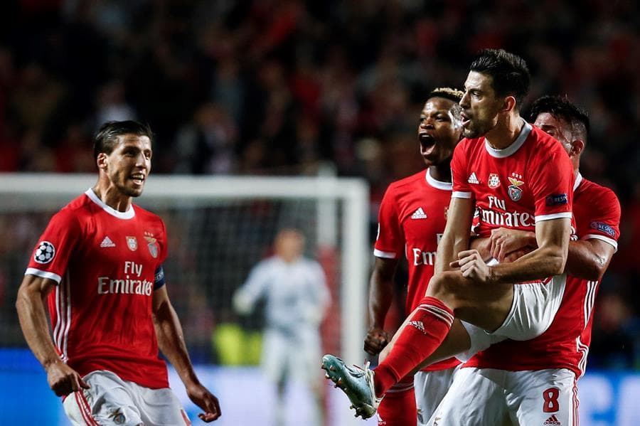 Benfica 2-1 Lyon. Silva y Pizzi hicieron los goles del Benfica; Memphis anotó para el Lyon.