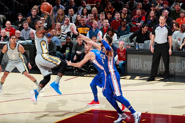 LeBron James realizó una tremenda jugada ante los Philadephia 76ers