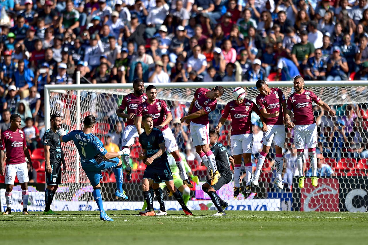 No pasó mucho durante el primer tiempo, salvo por un débil disparo de tiro libre directo por parte de Tiago Volpi.