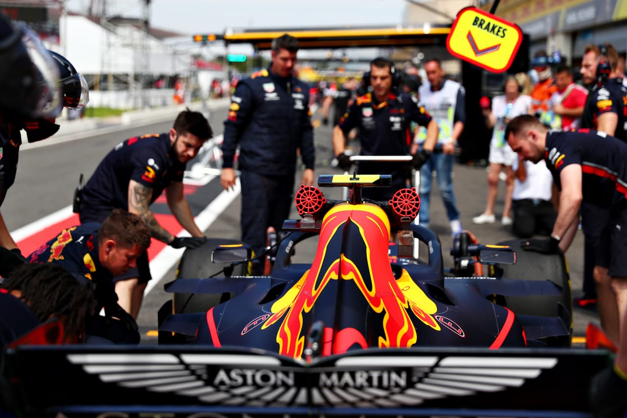 Este viernes la acción en el Gran Premio de Francia (Circuito Paul Ricard en Le Castellett) inició con las dos primeras sesiones de prácticas libres. Los autos de Mercedes volvieron a estar en lo más alto de la clasificación: Lewis Hamiton en la primera y Valtteri Bottas en la segunda. Por su parte, Sergio 'Checo' Pérez fue puesto 11 y 16, respectivamente.