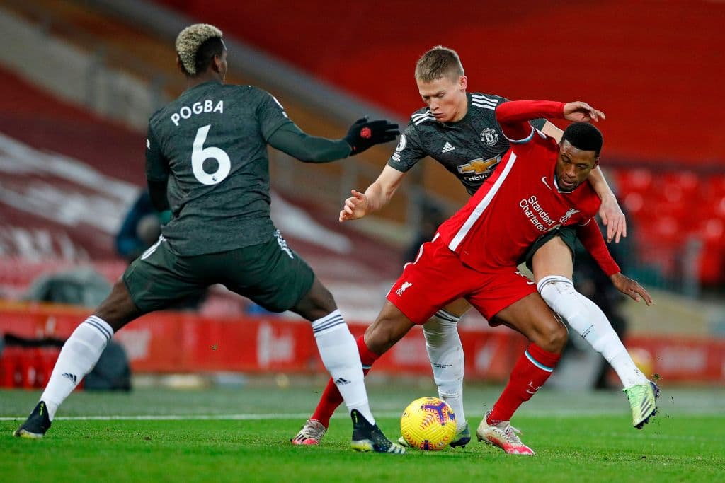 El clásico entre Manchester United y Liverpool se empata sin goles. Los 'Red Devils' siguen como líderes, mientras que Liverpool se mantiene invicto como local durante la Jornada 18 de la Premier League.