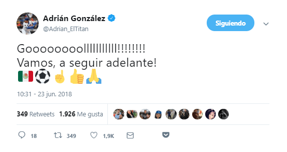 El hasta hace unos días primera base de los Mets de Nueva York, Adrián González, mostrando la alegría por los goles del Tri.