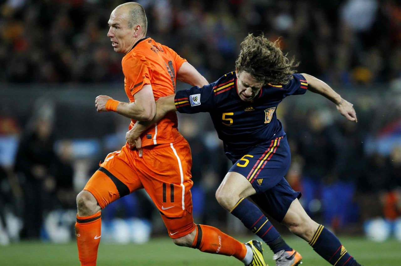 Pero Holanda no llegó a la final siendo ruda. Además contaba con Arjen Robben, quien con su velocidad le pintó la cara varias veces a la zaga española.