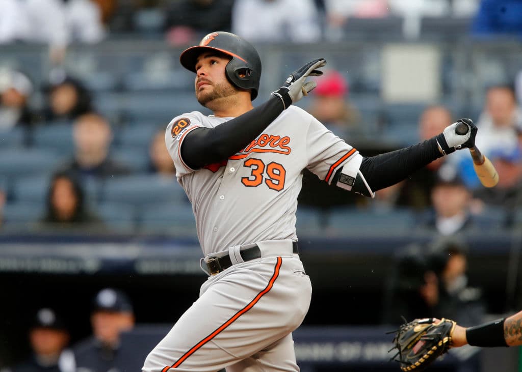 El venezolano Renato Núñez se ensañó con la serpentina de Happ al pegar un jonrón de tres anotaciones en el mismo primer episodio, para encabezar ofensivamente a Baltimore en este trercero de la serie.