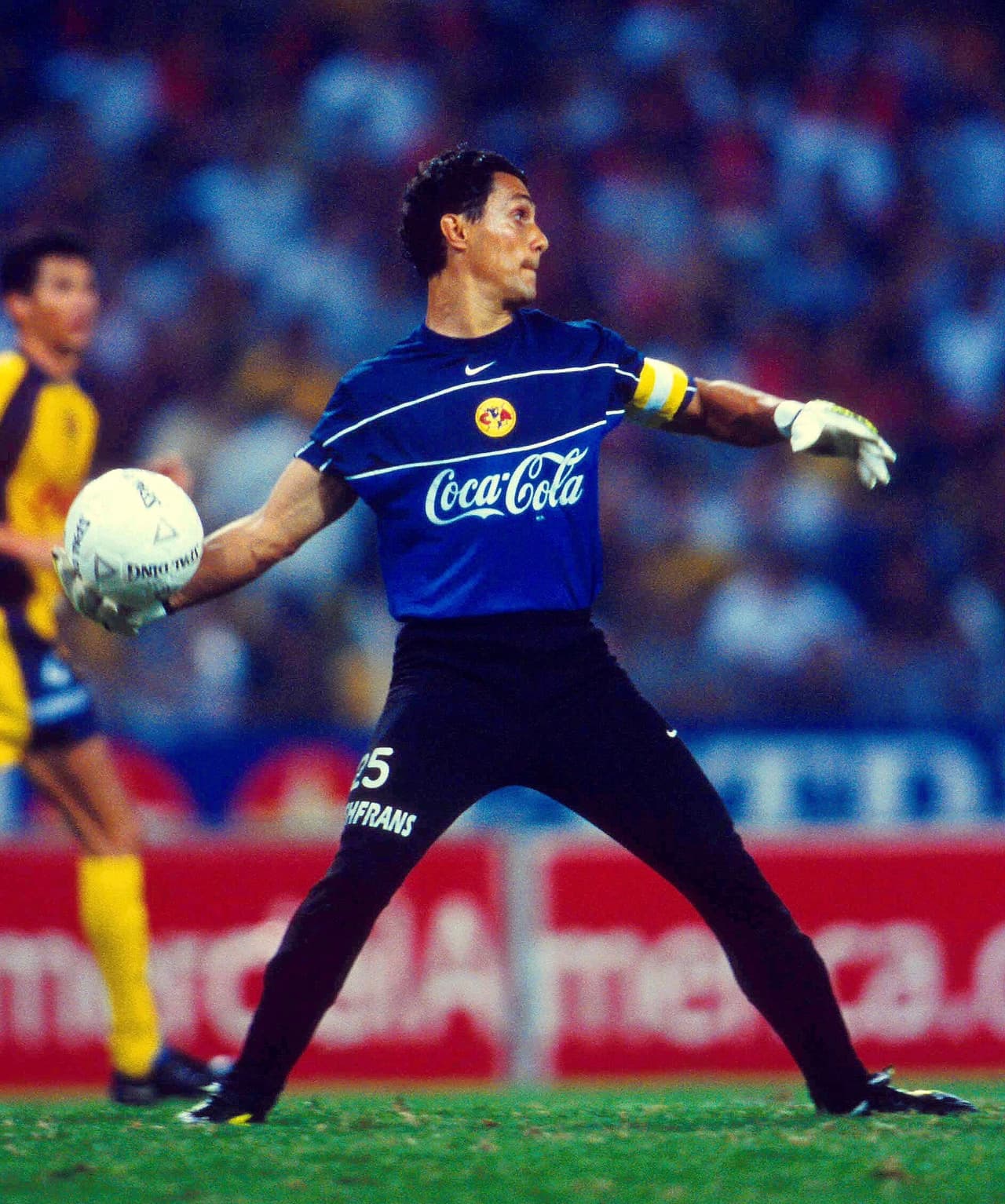 Con el América logró en el 2001 el título de la única edición que se disputó del torneo Gigantes de la Concacaf.