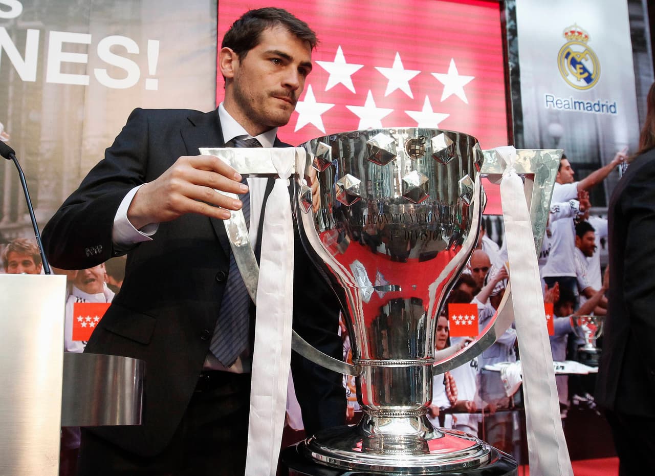 ¿Cuántas veces Iker Casillas y el Real Madrid levantaron esta copa de campeón en España? (Crédito: Reuters)