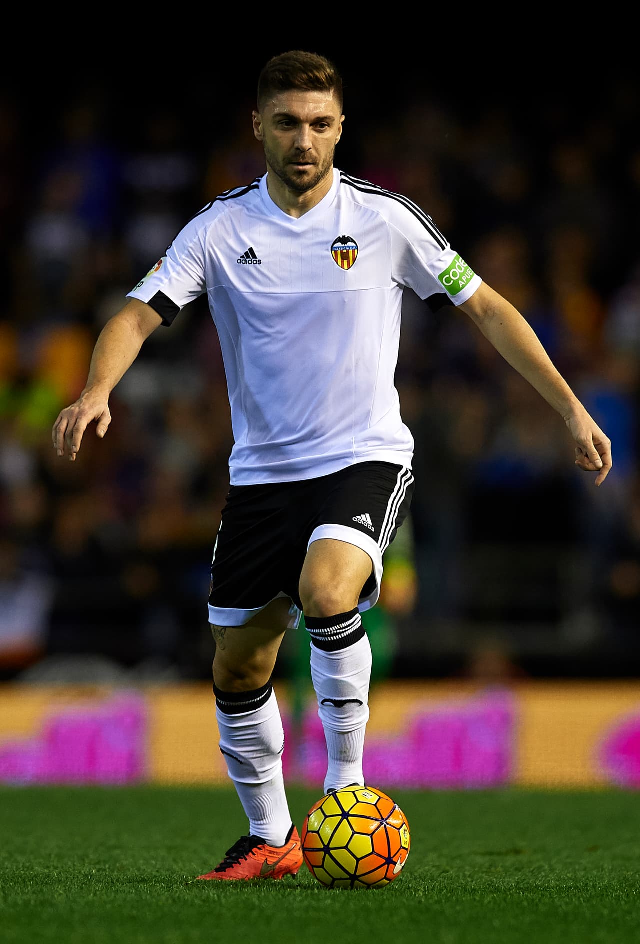 Defensa: para el lateral izquierdo está el brasileño Guilherme Siqueira, quien ha tenido experiencia en el Udinese, Granada, Benfica, Atlético de Madrid y Valencia.