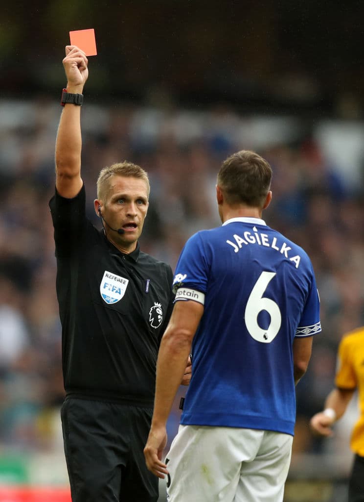 La expulsión del defensa Phil Jagielka al minuto 40' afectó significativamente al Everton, sobre todo en los minutos finales del juego.