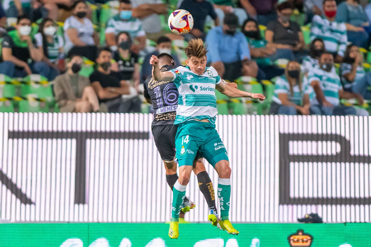 León comienza a desmotstrar el futbol que lo hizo campeón del futbol mexicano y vencen 1-2 a Santos. La Fiera escaló hasta la novena plaza y los Guerreros se mantienen en el tercer lugar.