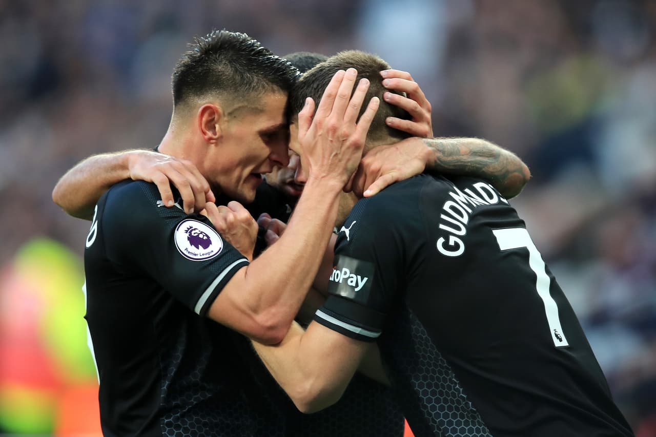 LONDON, ENGLAND - NOVEMBER 03: Johann Gudmundsson of Burnley celebrates with his teammates after he scores his sides first goal during the Premier League match between West Ham United and Burnley FC at London Stadium on November 3, 2018 in London, United Kingdom. (Photo by Marc Atkins/Getty Images)