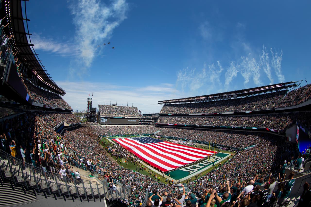 La bandera estadounidense previa al partido.