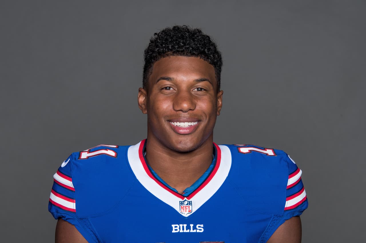 Zay Jones, receptor de los Buffalo Bills, protagonizó una escena sumamente sangrienta en un episodio de locura tras intentar suicidarse desnudo al querer lanzarse al vacío desde un piso 30.