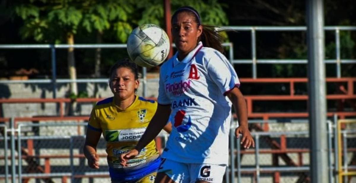 Linda Frías, primer salvadoreña en jugar en la Liga MX Femenil