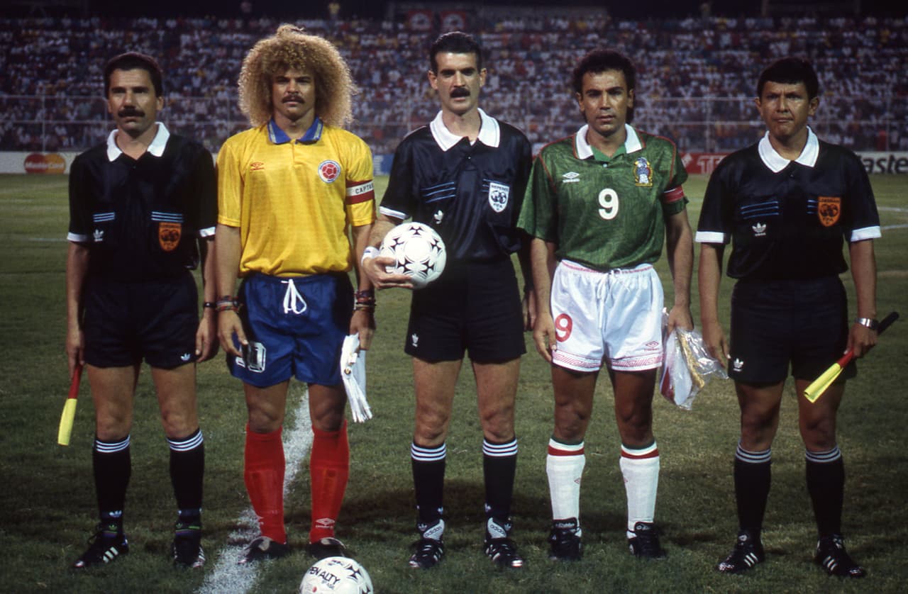Carlos Valderrama y Hugo Sánchez los capitanes de Colombia y México, respectivamente, en esa oportunida.