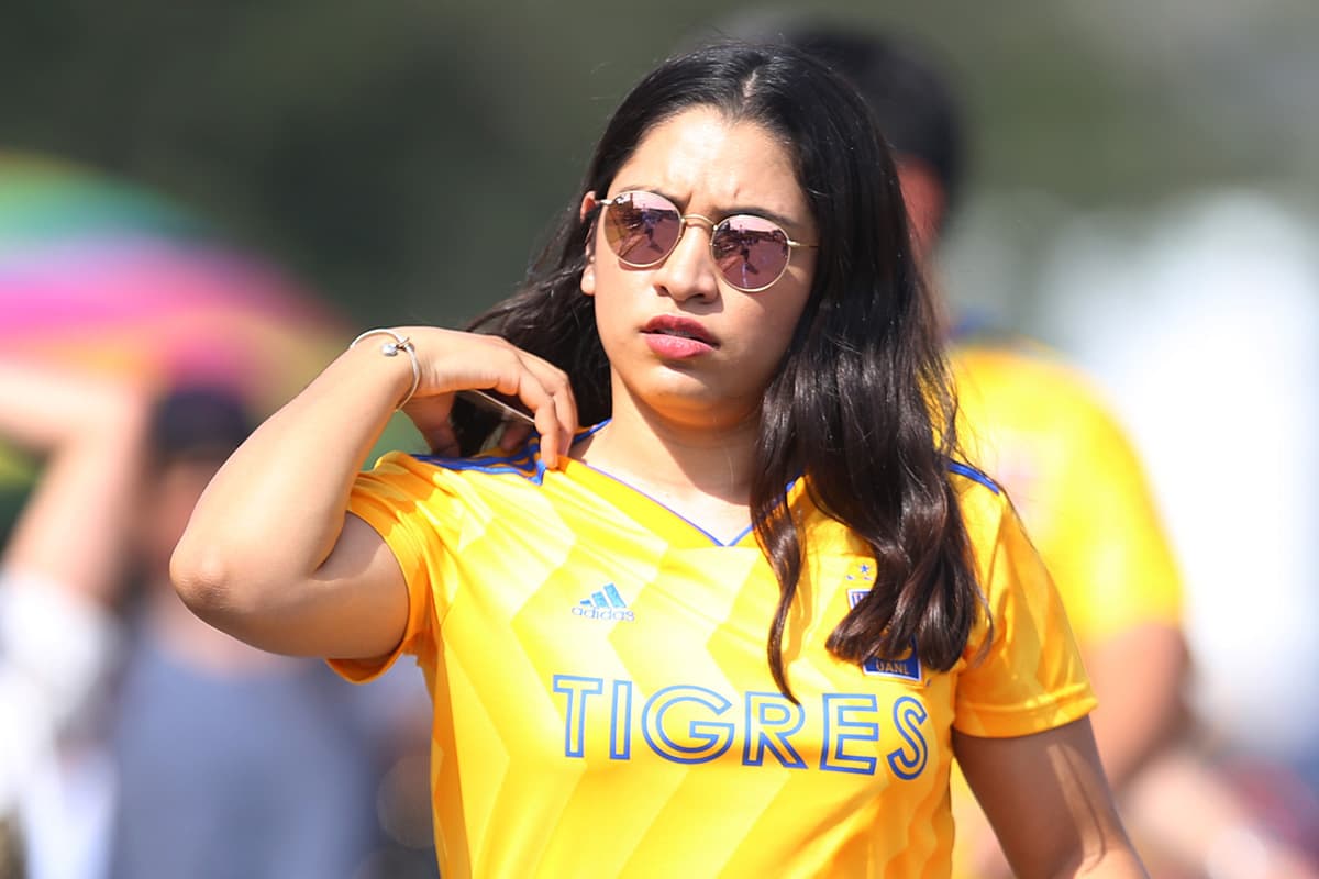 Fanática de Tigres UANL en las afueras del Estadio Universitario previo al juego contra Xolos de Tijuana por la jornada 2 del Apertura 2018.