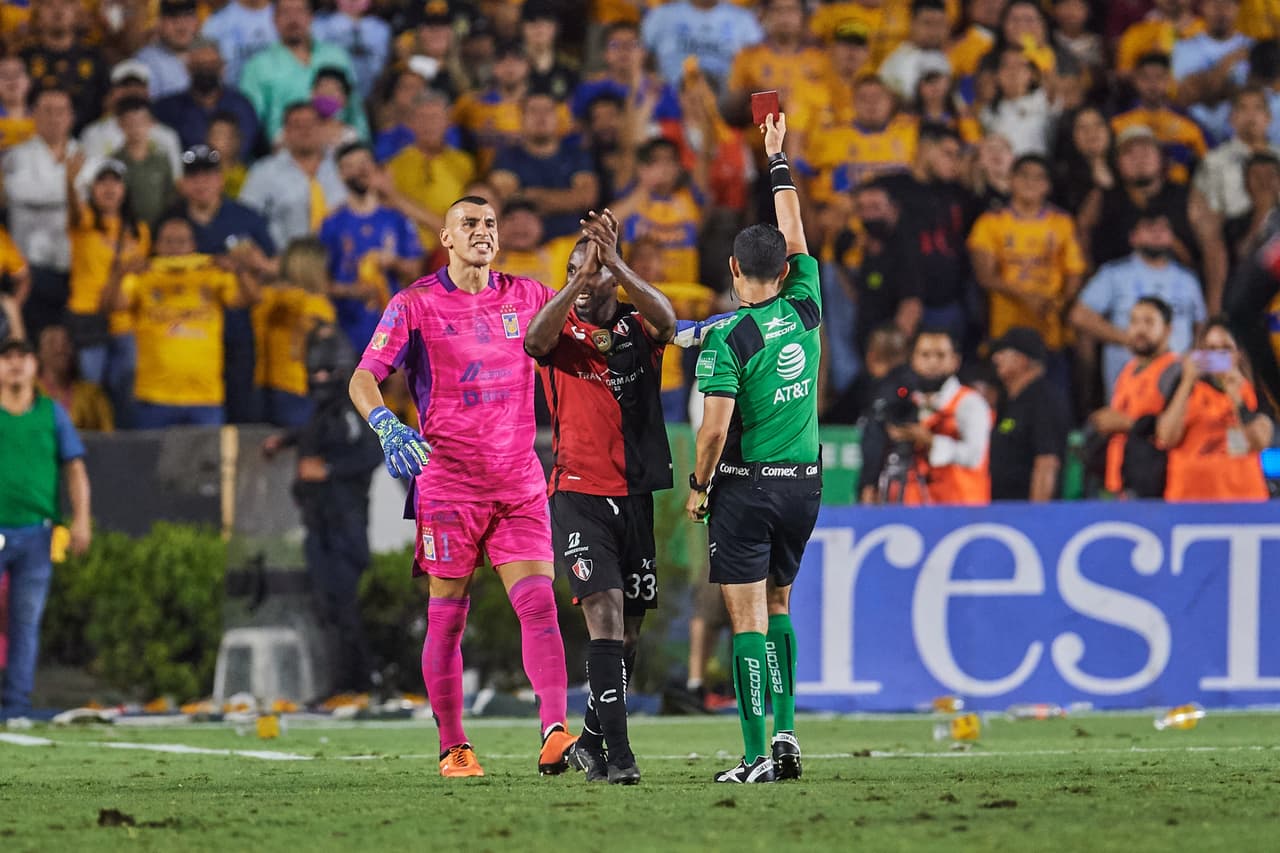 Nahuel Guzmán grita "pedazo de corruptos" y la Liga MX lo investiga