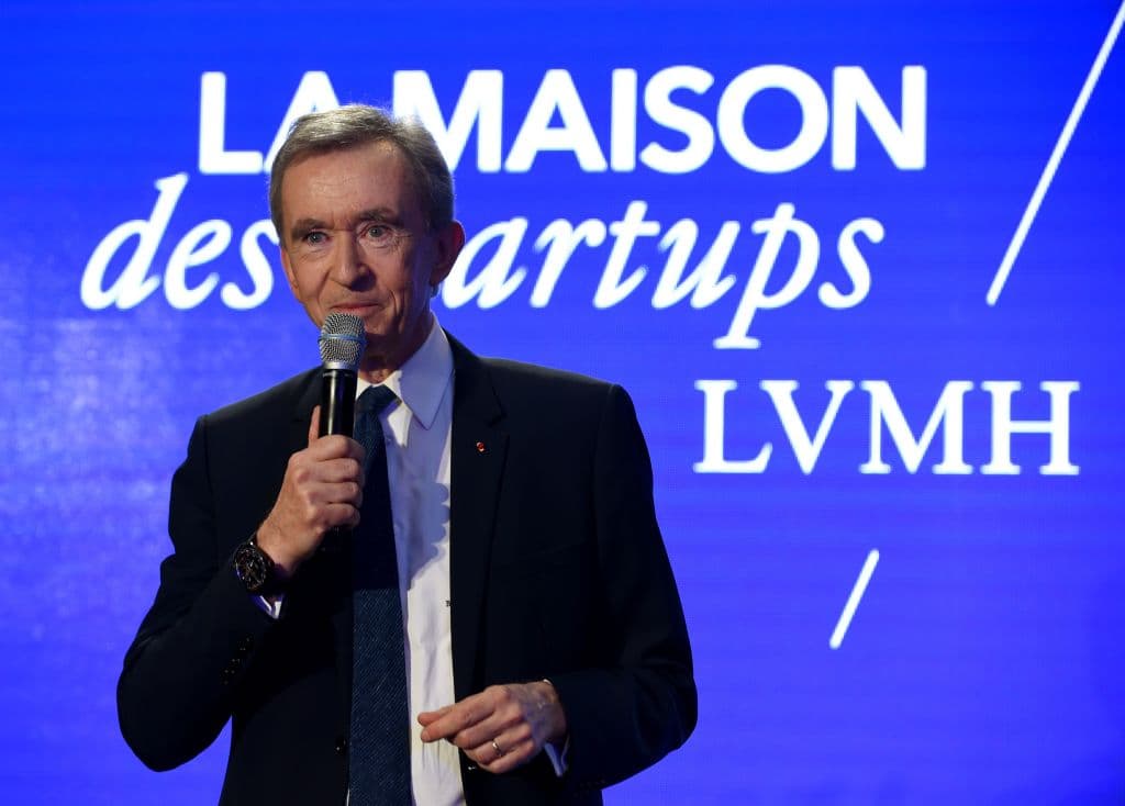 Lo que poca gente sabe es que al igual que Amazon, LVMH también tuvo un incremento en su valor, lo cual le generó 100 mil millones de dólares al empresario.
<br>