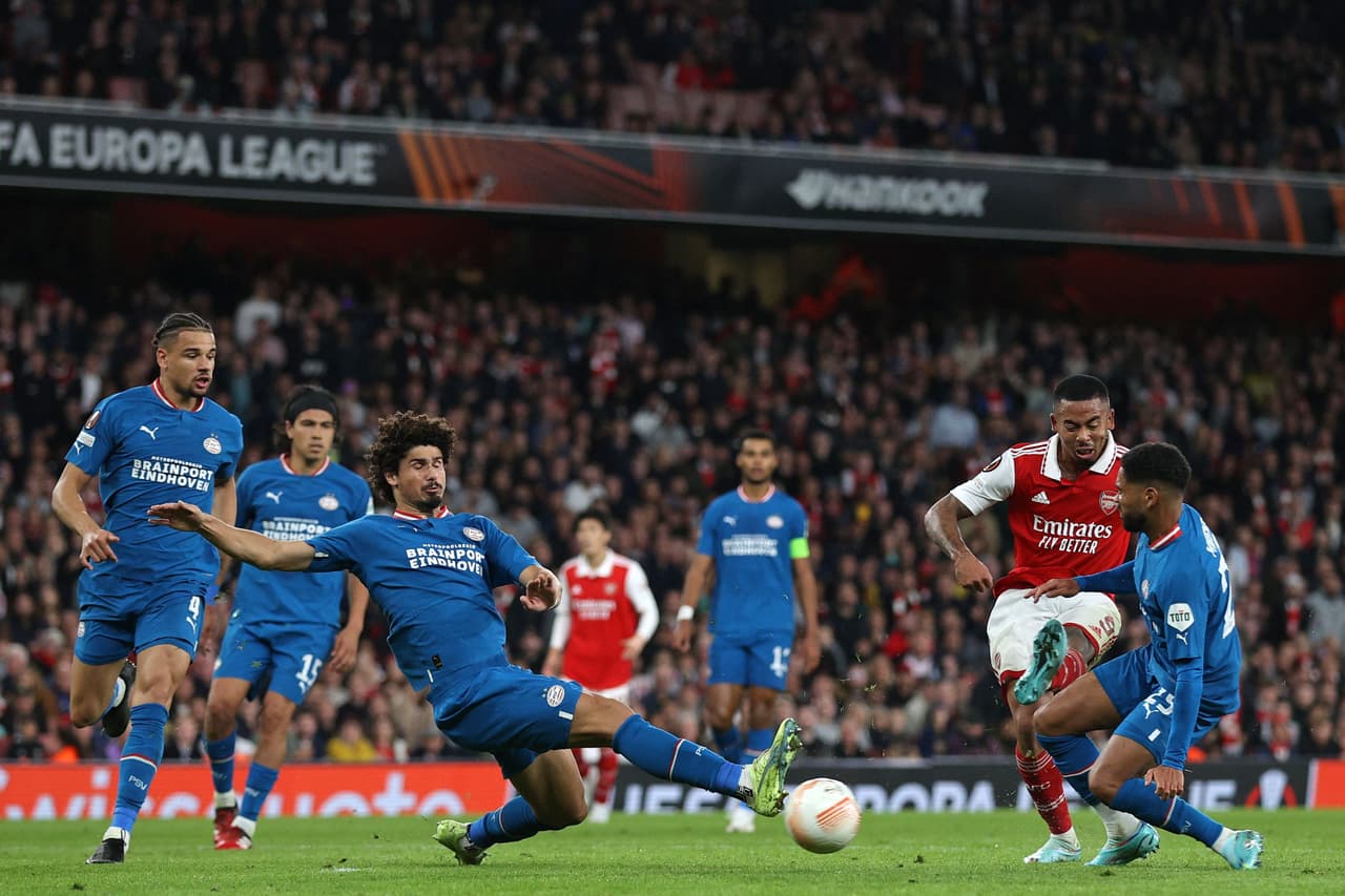 Arsenal se impone al PSV por la mínima y se consolida en el liderato del Grupo A en la UEFA Europa League.