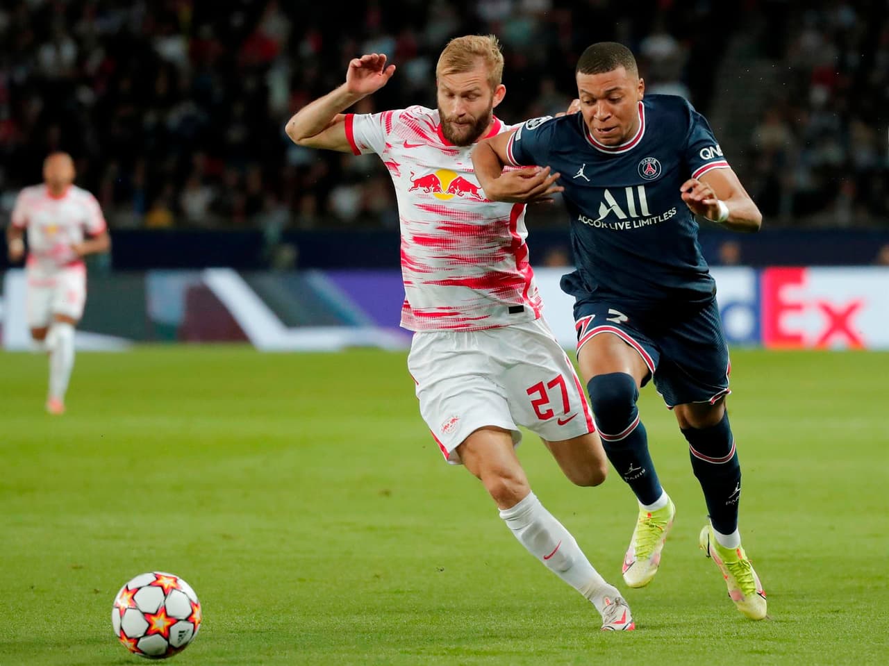 Barcelona se impone sobre el RB Leipzig 3-2 con doblete de Lionel Messi (67', 74') y gol de Kylian Mbappé (9'), mientras que para la escuadra alemana, fueron André Silva (28') y Nordi Mukiele (57') quienes sumaron anotaciones en el Parque de los Príncipes.