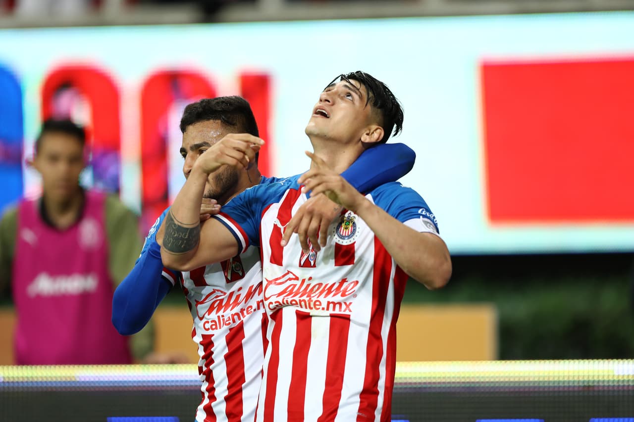 Alan Pulido secunda que “algo se rompió hace tiempo en Chivas”