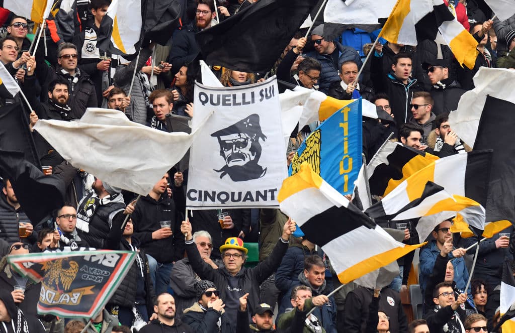El grupo más importante de aficionados del Udinese ha sido la Vecchia Guardia sezione HTB (los Teddy Boys), que en la década de los años 90 animaban con canciones y banderas todos los cnecuentros en casa.