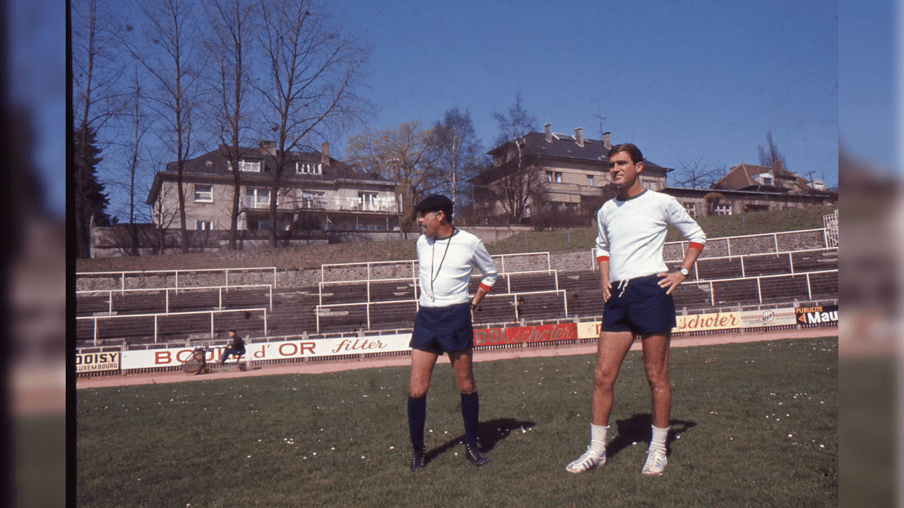 Como jugador militó en cinco clubes, tres de México y uno de Estados Unidos: Necaxa (1934-1943), América (1943-1946), Monterrey (1946-1947), Vikings de Chicago (1948) y Atlante (1948).