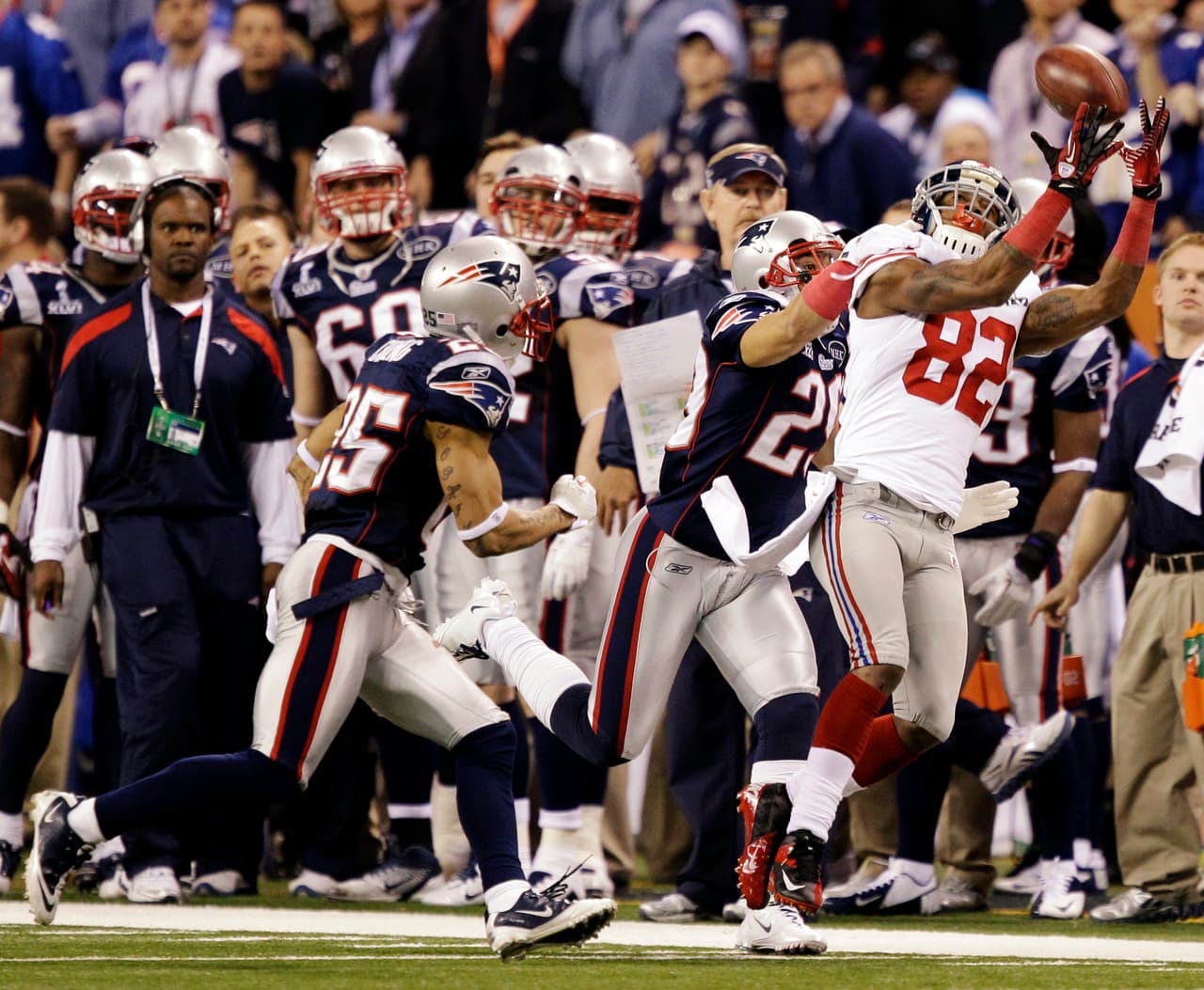 <b>9) XLVI (2011) Giants 21-17 Patriots:</b> Por segunda vez en cinco años los Giants victimaban a los Pats con otro pase y recepción de locura para New York con el envío de Eli Manning a Mario Manningham.