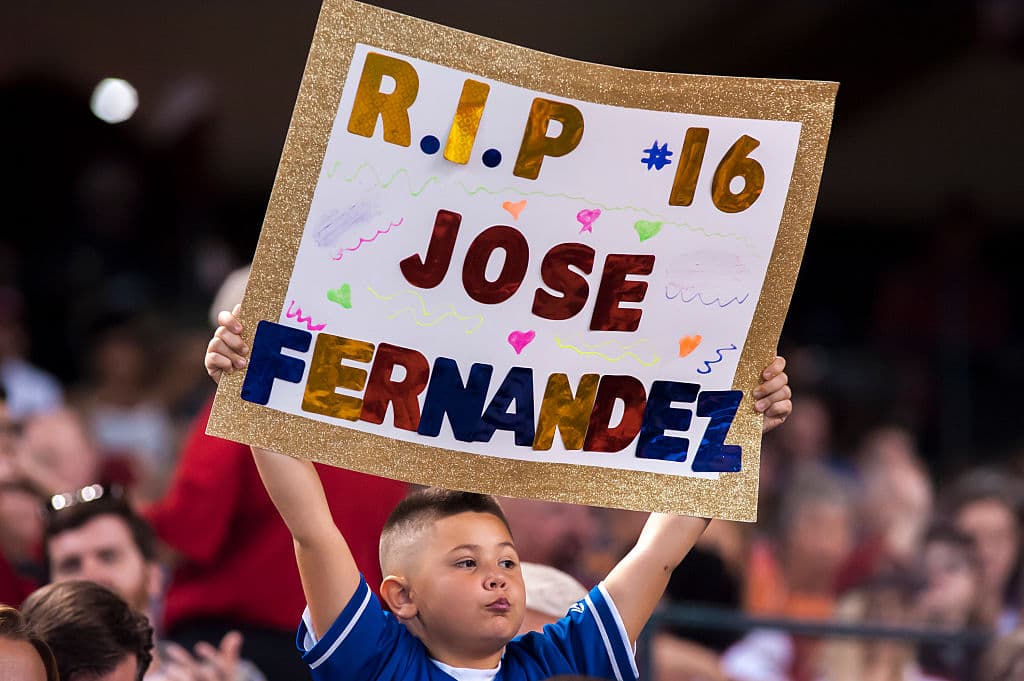 Seguidores de otros equipos se unieron a ese último adiós a un joven talento cuya capacidad aún quedó con mucho por darle al espectáculo.