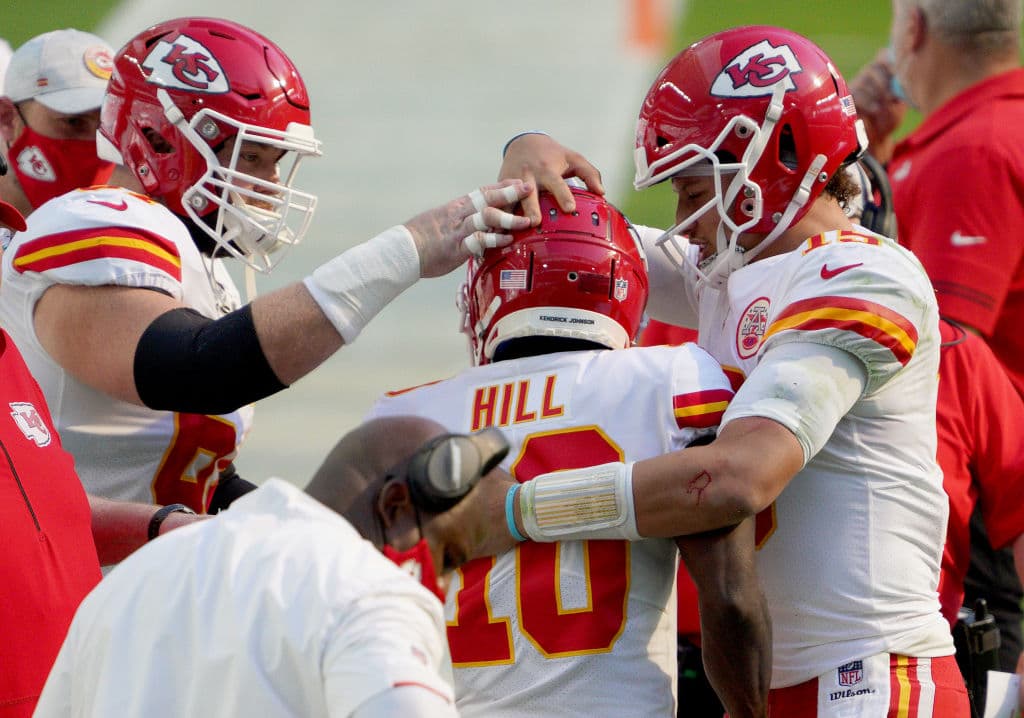 Kansas City Chiefs triunfan sobre los Miami Dolphins 33-27 y, por quinto año consecutivo, son campeones de la AFC Oeste.