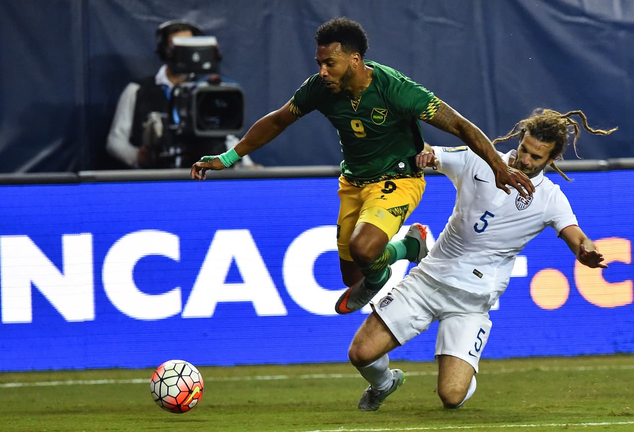 Kyle Beckerman - Fue amonestado en el encuentro y le costó demasiado ser participe del encuentro, se perdió y en su afán de contener tiró demasiadas patadas. Calificación: 7 (Foto: Getty Images).