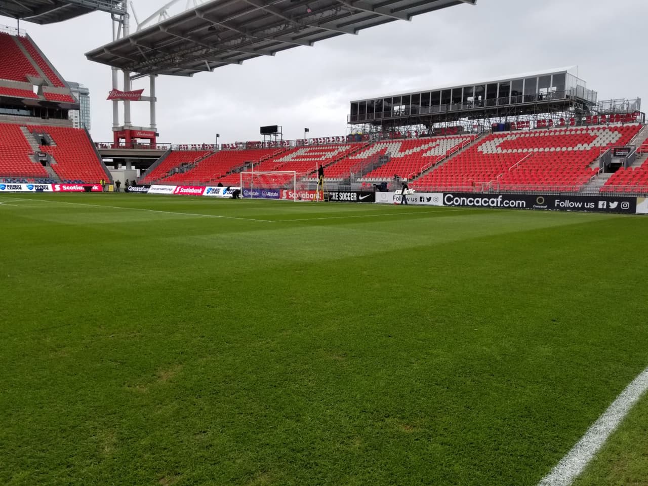 Las condiciones del terreno son aceptables para el juego de ida entre Toronto FC y Chivas de Guadalajara, en medio de un clima frío que sin duda cuenta como factor en el escenario.