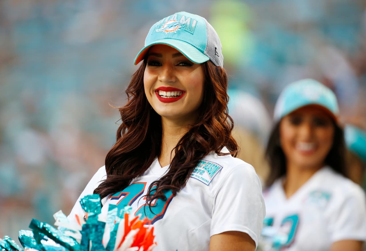 Disfruta de las mejores imágenes de las porristas en la Semana 11 de la NFL.